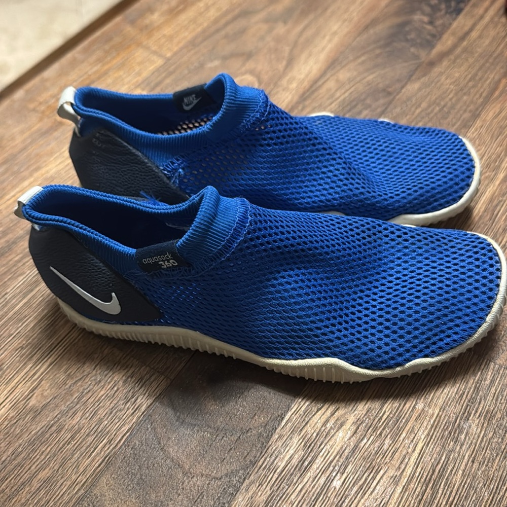 Nike Swim water shoes (water socks) Size 1Y (rare)